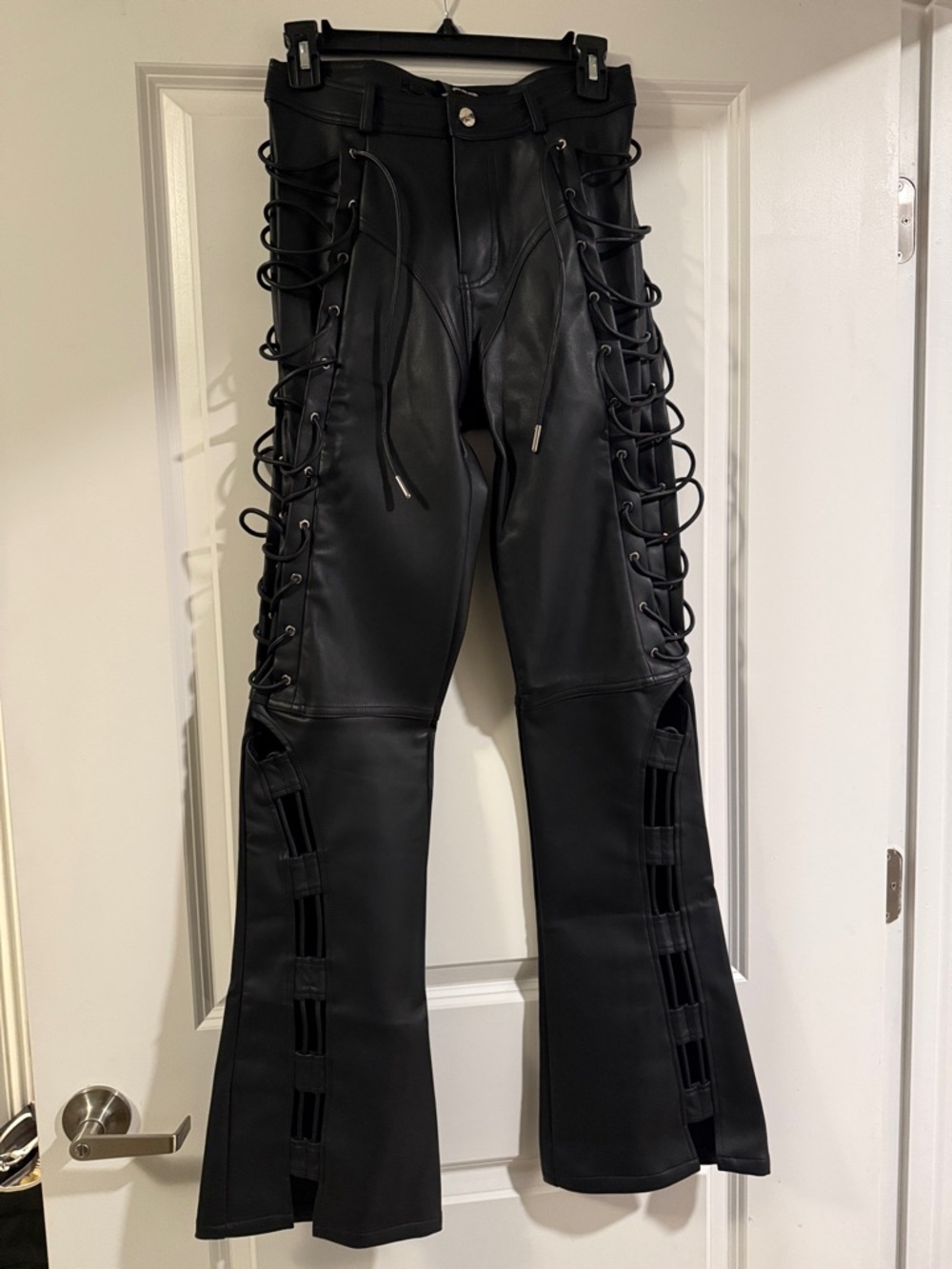 Maniere De Voir Black Faux Leather Pants with Branded Tag - Picture 4 of 10